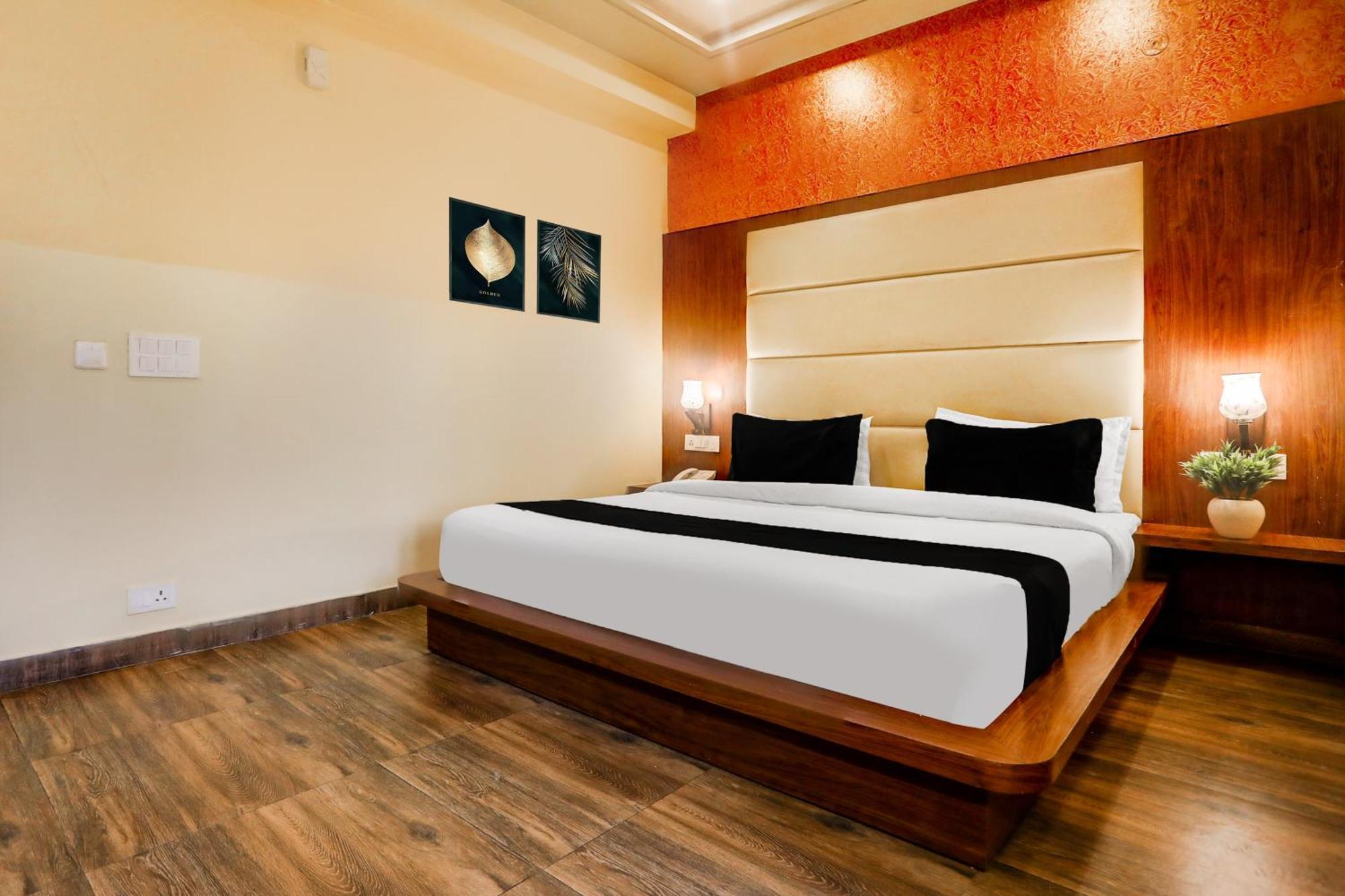 Super Townhouse Oak Pacify Hills Hotel Rajpur Luaran gambar