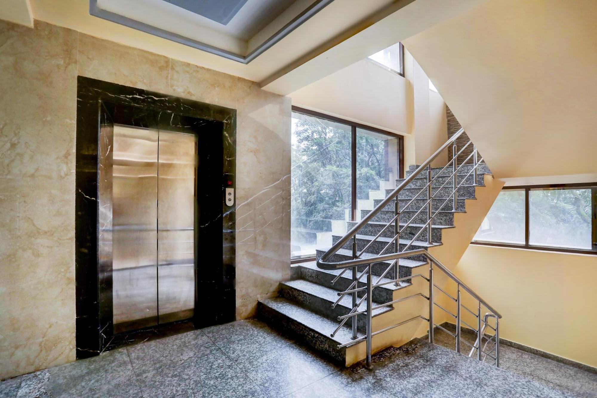 Super Townhouse Oak Pacify Hills Hotel Rajpur Luaran gambar